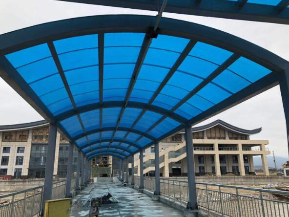 PC耐力板雨棚的優(yōu)勢有哪些？