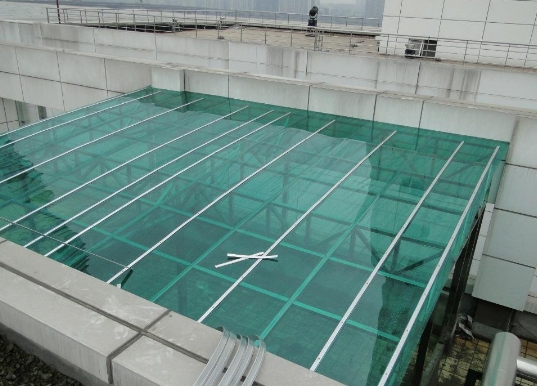 PC耐力板在太陽底下會(huì)容易老化嗎？