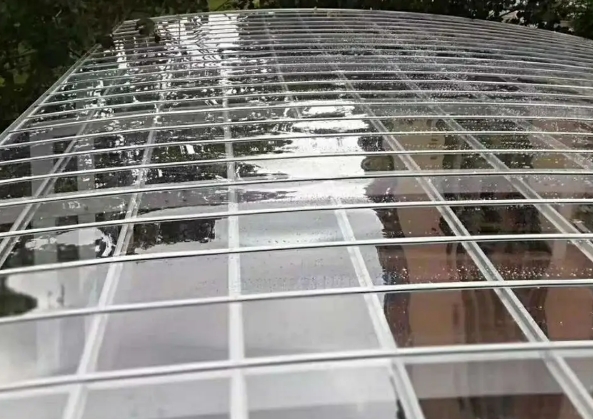 PC耐力板和PVC板哪個(gè)更防曬？