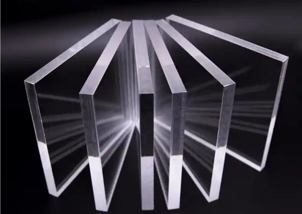 飛機(jī)上的透明件什么材料做的