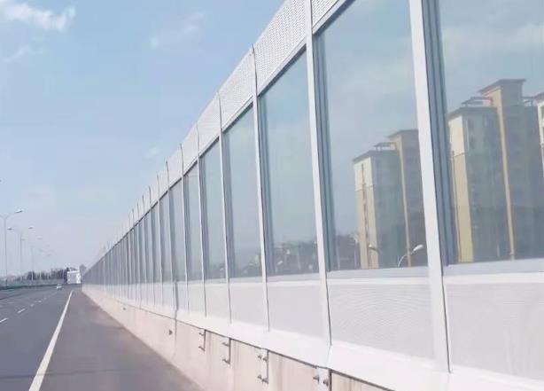 PC板外墻的缺點(diǎn)和優(yōu)點(diǎn)？